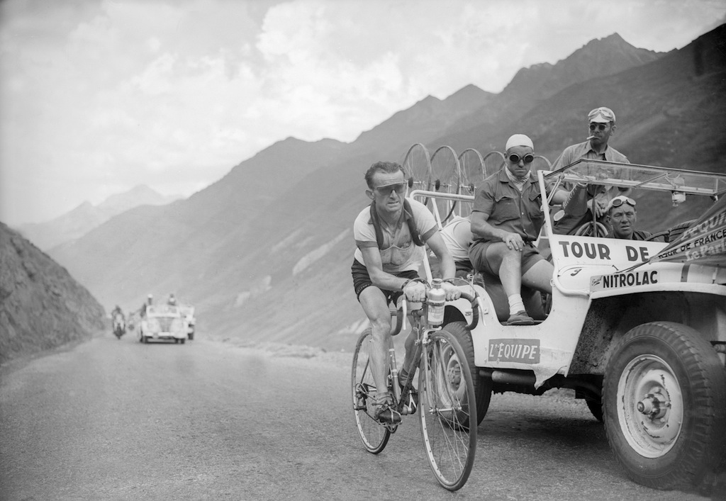 25/7/1950 Tour de France 1950. Stage 11 - PAU to ST GAUDENS. Jean Robic climbs the Col du Tourmalet. Photo: Offside / L'Equipe. sunglasses cycling